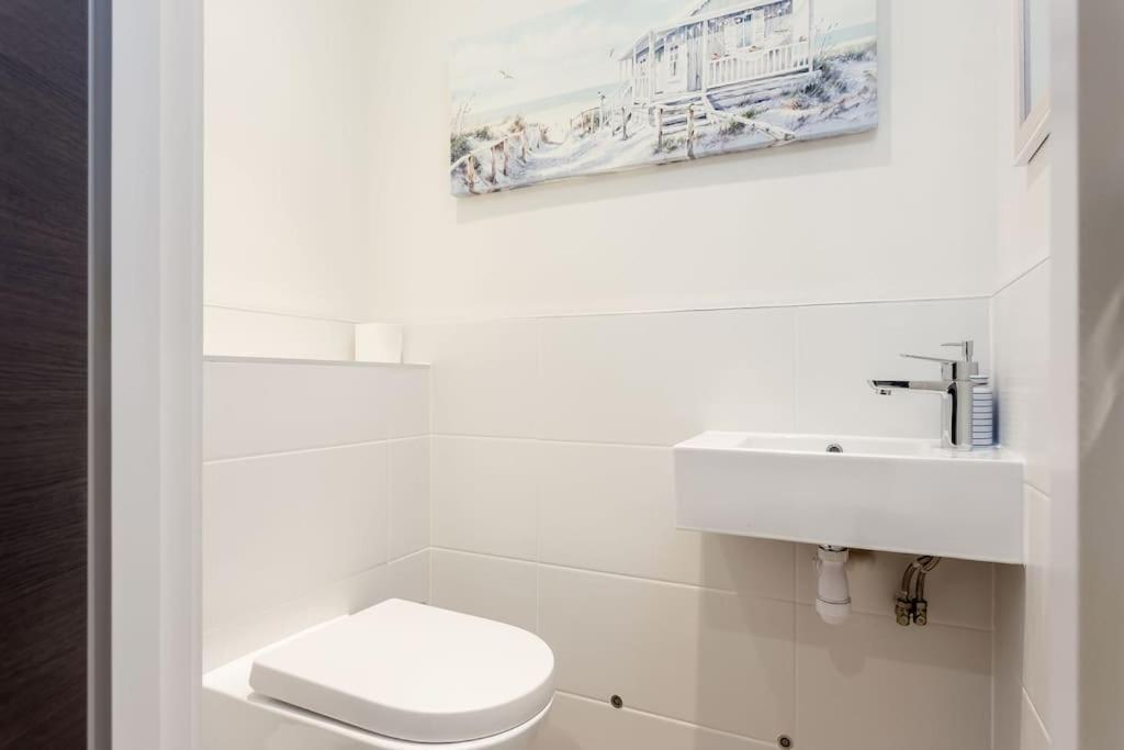 Stunning 2 Bed Apartment, Fabulous Sea View & 2 Minutes To Beach With Parking Bournemouth Luaran gambar