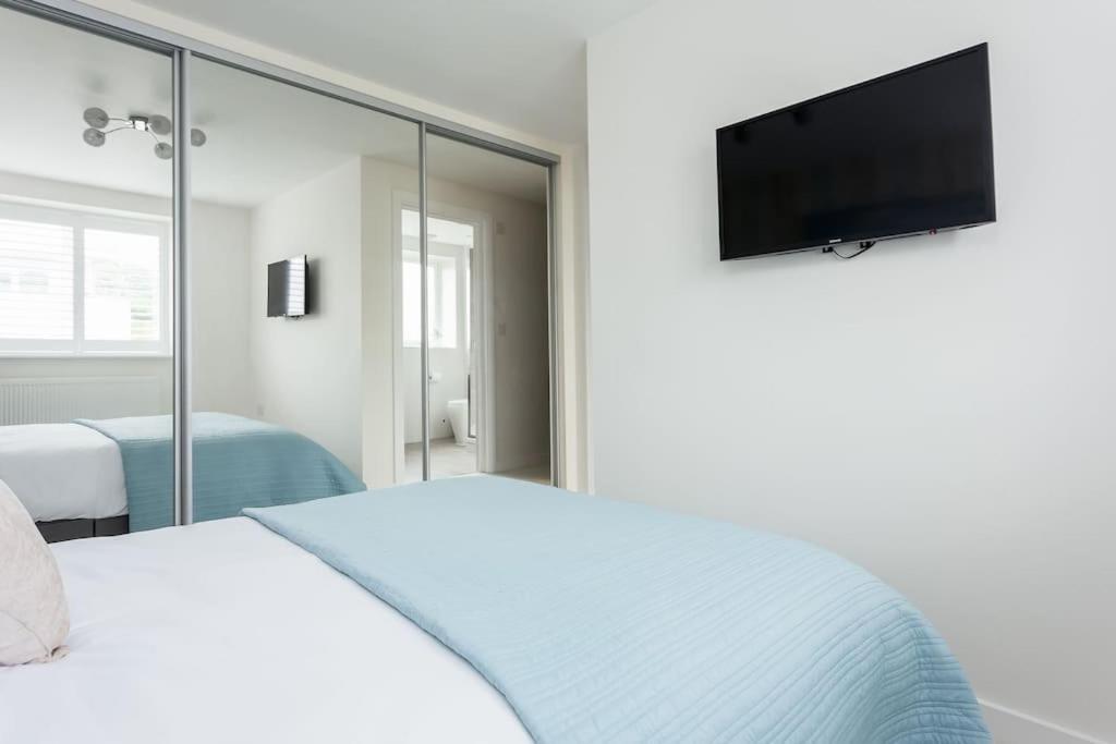 Stunning 2 Bed Apartment, Fabulous Sea View & 2 Minutes To Beach With Parking Bournemouth Luaran gambar