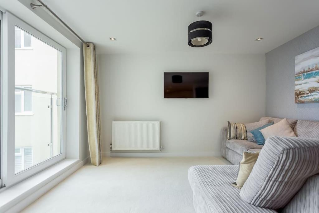 Stunning 2 Bed Apartment, Fabulous Sea View & 2 Minutes To Beach With Parking Bournemouth Luaran gambar