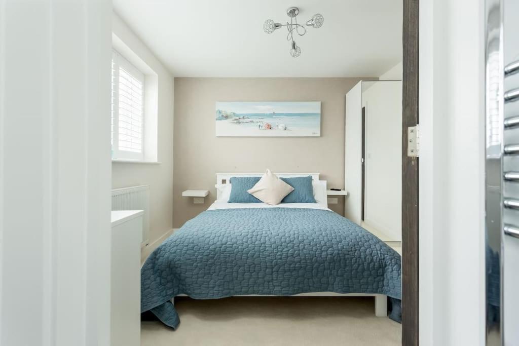 Stunning 2 Bed Apartment, Fabulous Sea View & 2 Minutes To Beach With Parking Bournemouth Luaran gambar