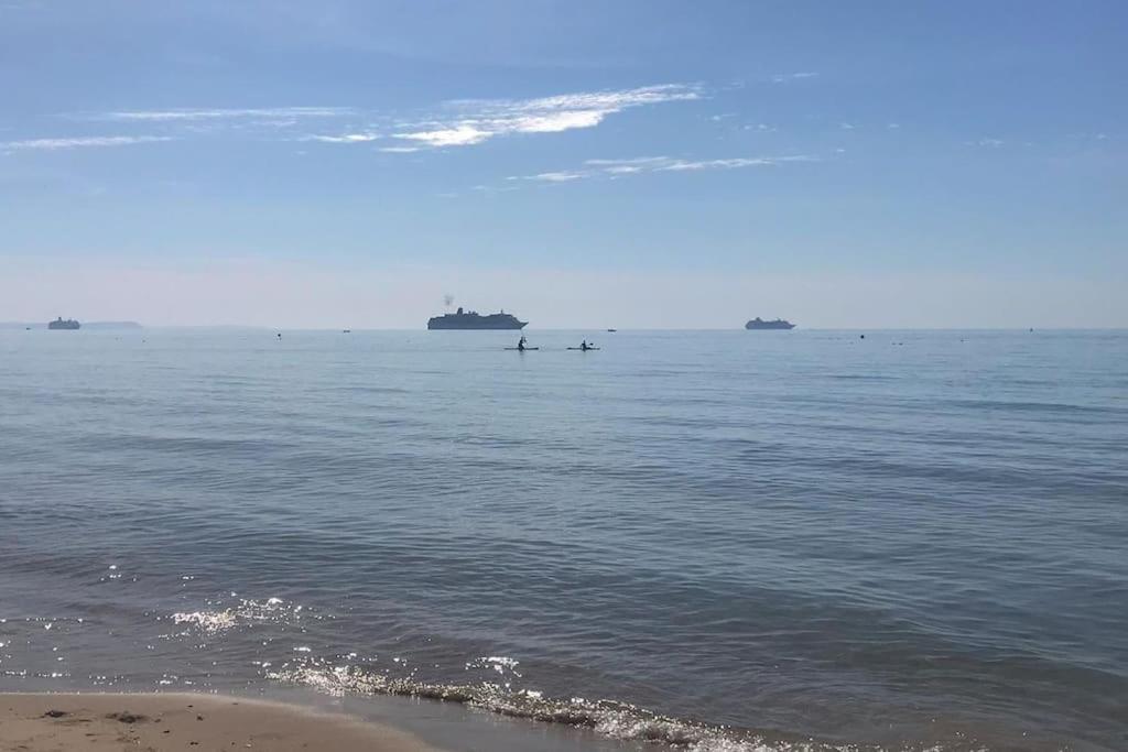 Stunning 2 Bed Apartment, Fabulous Sea View & 2 Minutes To Beach With Parking Bournemouth Luaran gambar